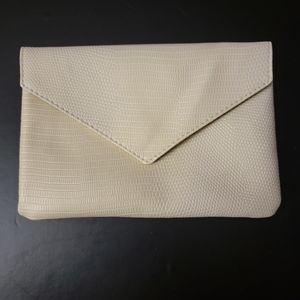 Snap front ipsy glam bag